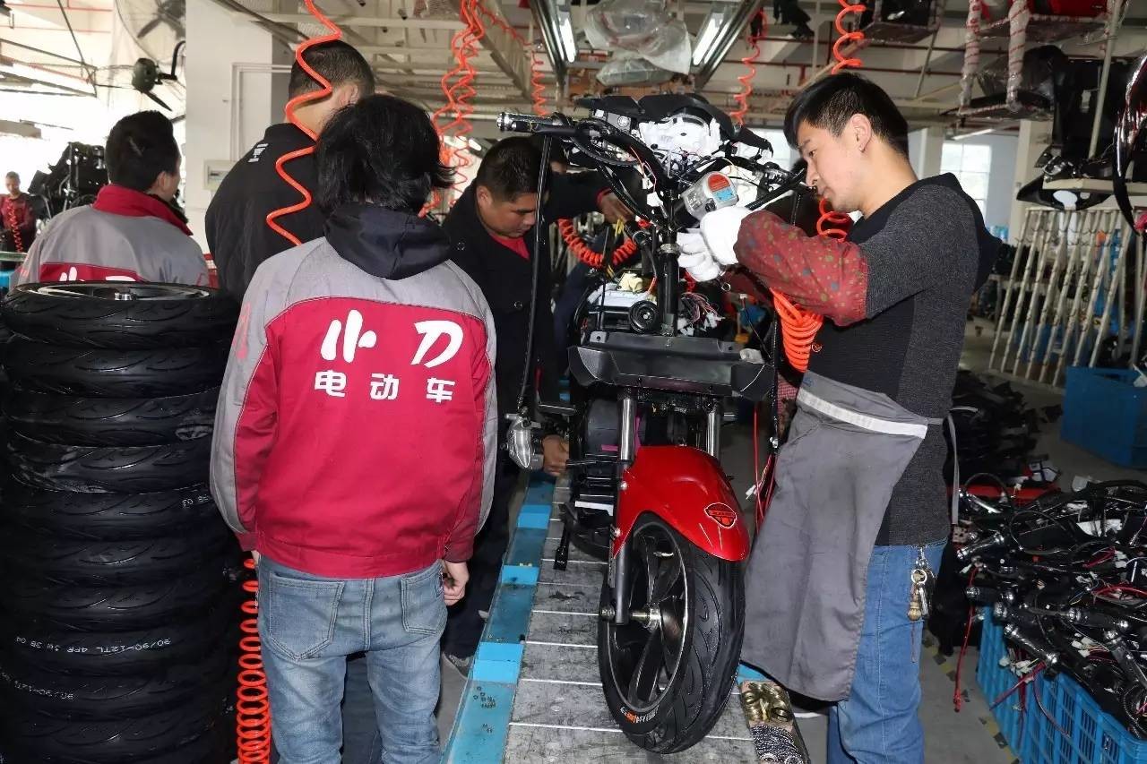 專業(yè)生產(chǎn)PVC護(hù)套、銅排、鋁排、新能源電池銅/鋁軟連接-人禾電子